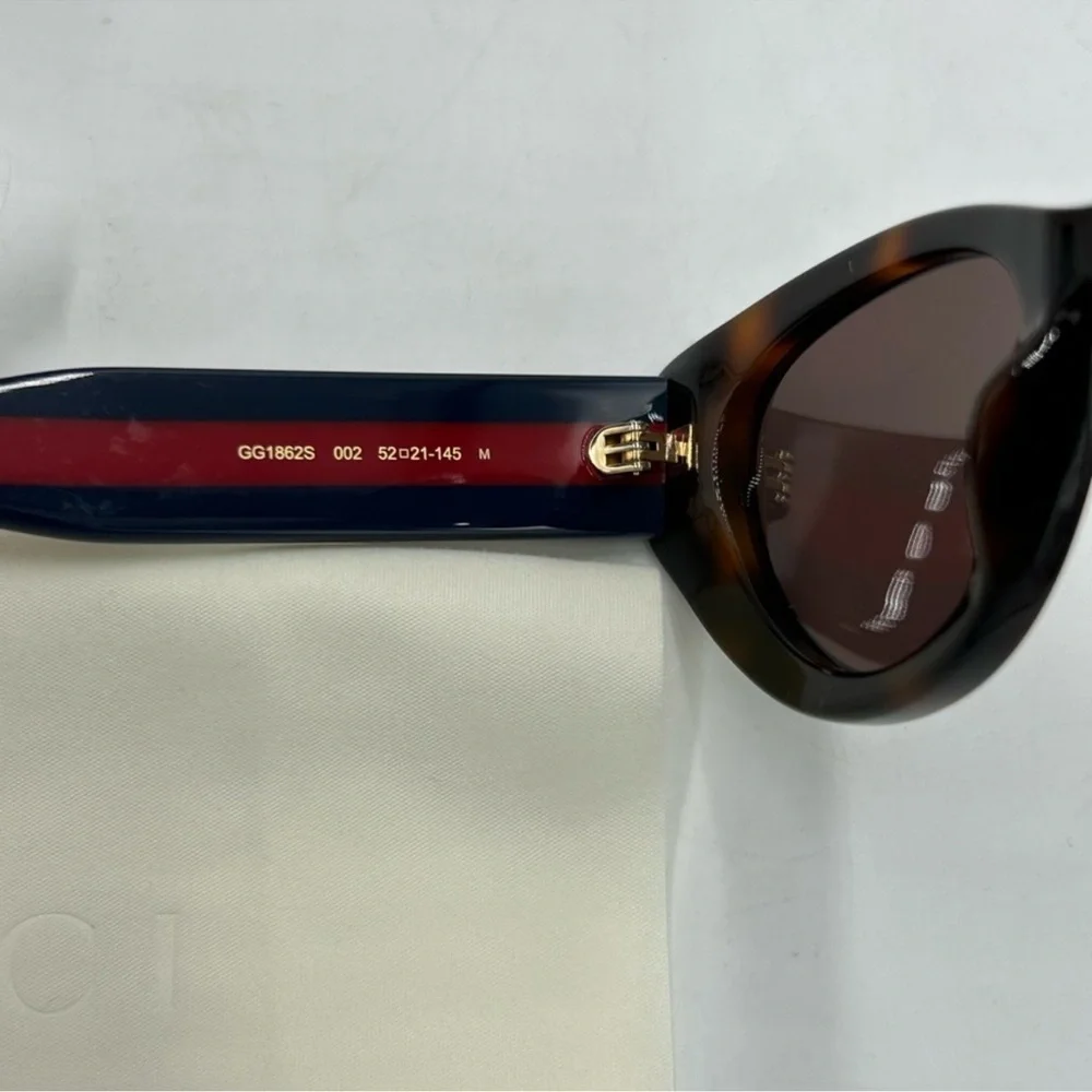 Women’s Gucci, Kat, I-frame sunglasses NWT